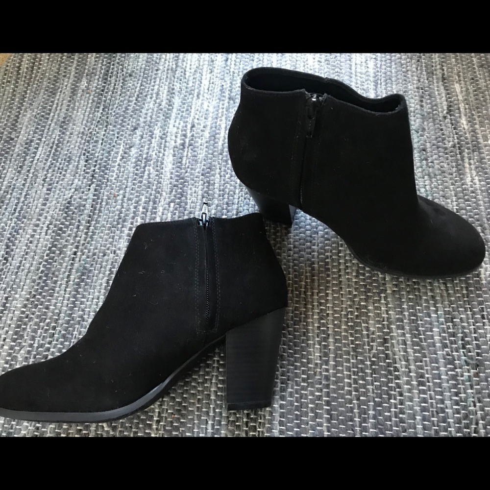 Size 8 1/2 Old Navy Booties